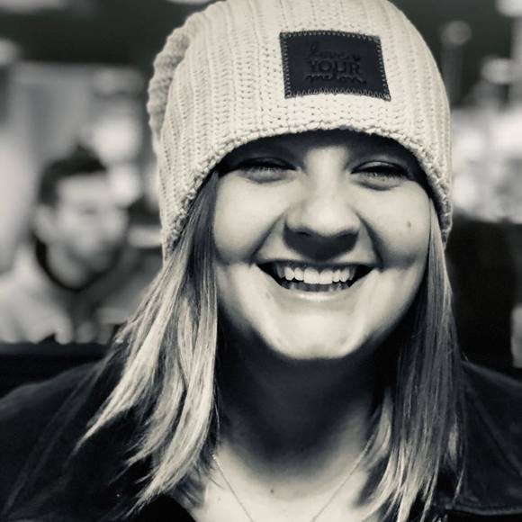 Meet your Posher, Leah - Picture 1 of 1